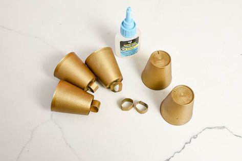 Diy Antique Bells, Diy Gold Bells, Diy Gold Christmas Bells, Diy Vintage Bells, Diy Brass Bells, Diy Cow Bells, How To Make Bells, Diy Christmas Bells Decorations, Christmas Bells Diy