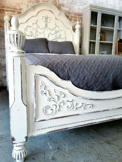 White Antique Bed, Vintage Headboards For Beds, Chalk Paint Headboard Ideas, Victorian Bed Frame, Shabby Chic Bed Frame, Barnwood Bed, Country Bedroom Furniture, Painted Headboard, Bed Makeover