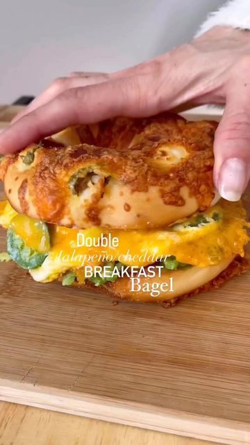 💚 YOUR DAILY DOSE OF HEALTH! 🍏 on Instagram: "Double Jalapeño Cheddar Breakfast Bagel 🥯💚🍳 So good!! 🎥 by @sailor_bailey! . Recipe: ⤵️ Ingredients: DOUBLE jalapeño cheddar breakfast bagels. Double the cheddar double the heat! One of the best breakfast bagels to date. Give this one a try! Jalapeño cheddar bagel toasted 1 square of fried cheddar topped with fresh jalapeños and egg. Top with another slice of cheddar and cover. Cook on medium for about 4-6 minutes depending on how you like your Jalapeno Bagel Sandwich, Jalapeno Cheddar Bagels, Jalapeno Bagel, Cheese Bagel Sandwich, Cheddar Bagels, Breakfast Bagels, Healthy Bagel, Sailor Bailey, Bagel Breakfast Sandwich