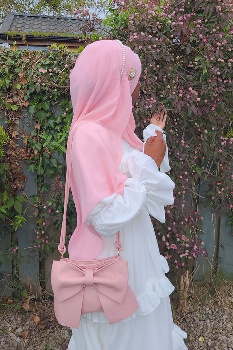 Pink Modest Dress Hijab, Eid Outfit Inspo 2024, Kawaii Hijab Outfit, Modest Kawaii Outfits, Eid Clothes Outfits, Pink Eid Outfit, Coquette Hijabi Outfits, Pink Outfits Aesthetic Hijab, Kawaii Hijab