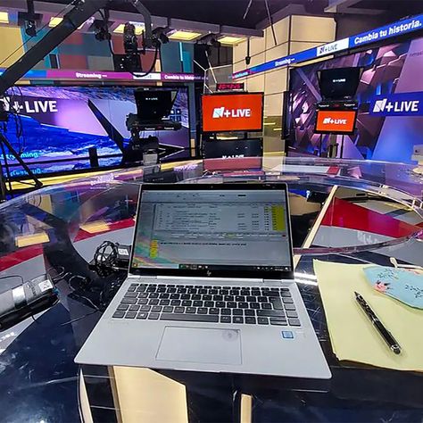 📺 A news anchor's POV 📷 instagr.am/alegallardo_o  #newsanchor #broadcast #inews #chapultepec #televisa #avid #tvnews #tvstudio News Anchor Aesthetic, Anchor Aesthetic, Journalism Major, Journalism Career, College Work, Dream Career, Future Jobs, Future Career, Future Lifestyle