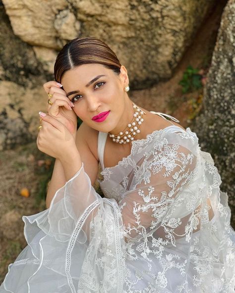 kriti - Twitter Search / Twitter White Net Saree, Lehenga Look, Christian Wedding Gowns, Net Sleeves, Kriti Sanan, Fancy Short Dresses, Saree Looks, Ruffle Saree, White Saree