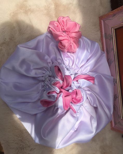 One bonnet, two vibes.pink🌸 and white reversible hair bonnet for every mood Price#3500 #bonnetinspo #reversiblebonnet #girlsinbusiness Pink Bonnet, Hair Bonnets, Lilac Hair, Hair Bonnet, Accessories Hair, Hair Types, Pink And White, Tote Bags, Lilac