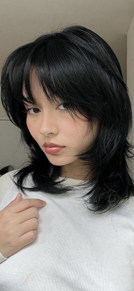 Haircuts Short Wolfcut, Medium Haircut With Short Layers, Curly Short Hairstyles Round Face, Haircuts For Slim Faces, Short Hair Styles Black Hair, Short Haircuts 90s, Short Black Shaggy Hair, Hush Cut Short Hair With Bangs, Asian Style Haircut