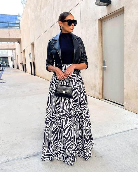 Urban Modesty, A Line Skirt Outfits, Maxi Skirt Outfit, Outfit Elegant, Lover Dress, Modesty Outfits, Maxi Dress Outfit, Maxi Skirt Outfits, Stylish Work Attire