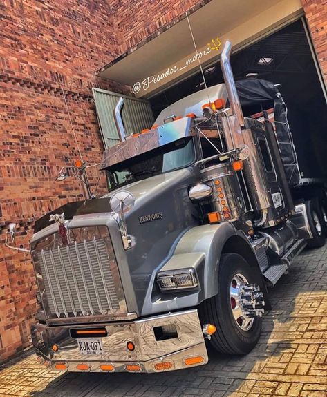 Pesados De Colombia®️🔱🇨🇴 on Instagram: “Kenworth T800 Modular🔥🔱 #pesadosmotors #pesadosdecolombia #pesados #fierro #tb #truckin #colombiana #trailers #kw #trucks #truckstop…” Automotive Social Media, Lifted Ford Truck, Kenworth T800, Big Boyz, Lifted Ford, Truck Paint, Automotive Marketing, Heavy Duty Trucks, Kenworth Trucks