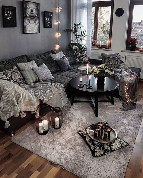 Dark Rug Living Room, Dark Living Room Designs, Dark Living Room Ideas, Dark Home Decor, Casa Vintage, Living Room Decor Cozy, Apartment Inspiration, Living Room Decor Apartment, Living Room Inspo