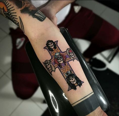 Rock Band Tattoo Designs, Slash Tattoo Design, Gunsnroses Tattoo, Rock N Roll Tattoo Ideas, Rockstar Tattoo Ideas, Gnr Tattoo, Tattoo Rock N Roll, Nazareno Tattoo Design, Slash Tattoo