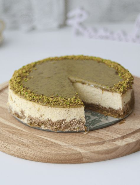 Pistachio Cheesecake Recipe No Bake, Pistachio Cheesecake Recipe, Pistachio Cheesecake, Pistachio Cream, Air Fryer Recipes Easy, Breakfast Cake, Cheesecake Recipe, Yummy Desserts, Food Crafts