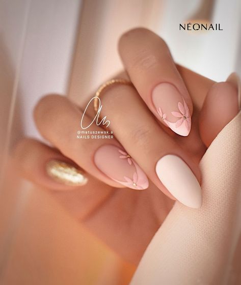 25 2024 Nail Designs to Inspire You Stick On Nails, Artificial Nails, Flower Nails, False Nails, Almond Nails, French Nails, Glue On Nails, Diy Nails, White Nails