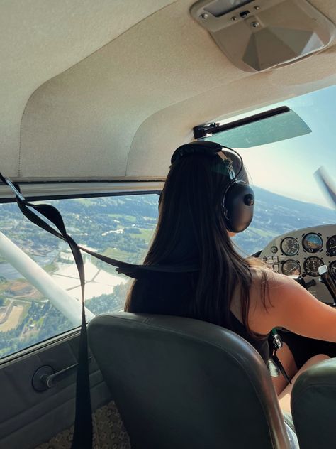 A Plane, Flying A Plane, Flying Plane, Flying Plane Aesthetic, Pilots, Woman Pilot, Pilot Woman Aesthetic, Pilot Girl, Female Pilot Aesthetic