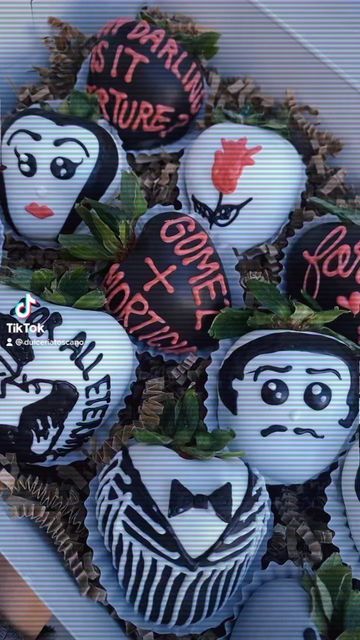 Adams Family Treats, Chucky Themed Chocolate Covered Strawberries, Chucky Theme Chocolate Covered Strawberries, Oogie Boogie Chocolate Covered Strawberries, Scary Chocolate Covered Strawberries, Horror Movie Chocolate Covered Strawberries, Halloween Deserts, Gomez And Morticia, Family Cake