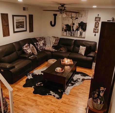 Cute Western Living Room Ideas, Pampas Grass House Decor, Western Living Room With Sectional, Cowhide Rug On Carpet, Old Western Living Room Rustic, Western Themed Living Room Decor, Western Living Room With Black Couch, Black Western Living Room Ideas, Black Couch Western Living Room