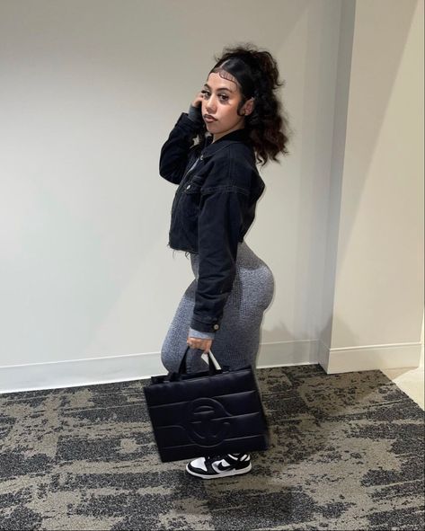 Grey Leggings Outfit Baddie, Leggings Outfit Baddie, Grey Leggings Outfit, Outfit Baddie, Dope Fits, Chill Fits, Leggings Outfit, Fly Girl, Grey Leggings