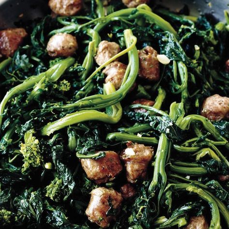 No surprises here: The classic combination of bitter greens          and sweet sausage is as warming and comforting as the Italian grandmothers who have been making it for generations. Sweet Italian Sausage Recipes, Broccoli Rabe And Sausage, Broccoli Rabe Recipe, Italian Sausage Recipes, Broccoli Rabe, Sweet Italian Sausage, Broccoli Recipes, Paleo Vegan, Idee Pasto Sano