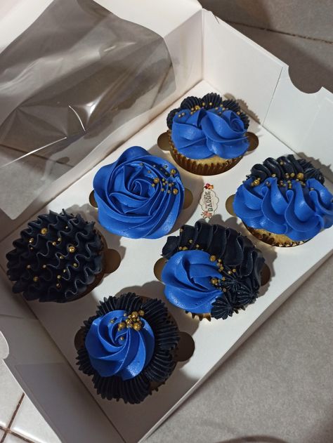 Cupcakes azules para hombre Black And Blue Cupcakes, Cupcakes San Valentin, Black Cupcakes, Cupcakes For Boys, Blue Cupcakes, Cup Cakes, Cupcake, Royal Blue, Blue Black