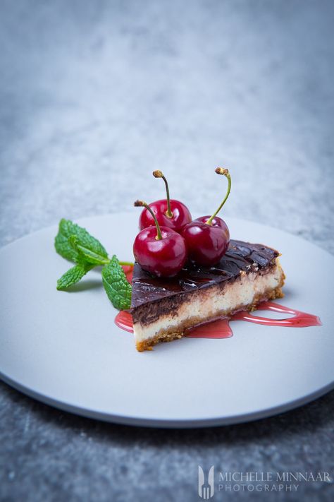 Baked Chocolate Cheesecake with Cherry Coulis Cherry Coulis, Baked Chocolate Cheesecake, No Bake Chocolate Cheesecake, Christmas Main, Fruit Sauce, Nice Recipes, Food Recipes Healthy, Chocolate Cheese, Digestive Biscuits