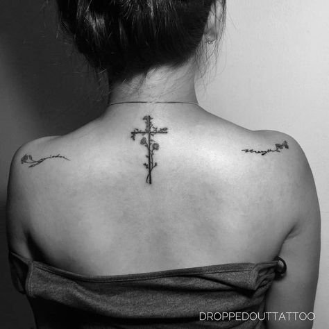 Cross Tattoo Placement, Back Cross Tattoos, Small Cross Tattoos, Small Cross Tattoo, Small Back Tattoos, Upper Back Tattoos, Cross Tattoos For Women, Girl Back Tattoos, Cross Tattoo For Men