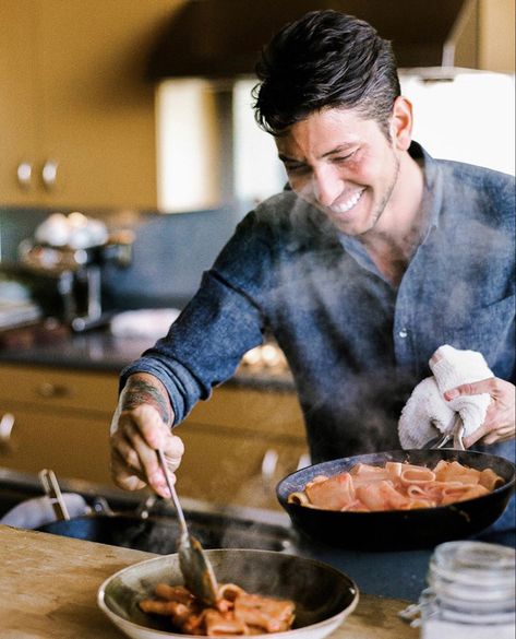 Men Cooking Photography, Cooking In The Kitchen Photography, Kitchen Chef Photography, Man Cooking Photography, Man Cooking Aesthetic Faceless, Men Cooking Aesthetic, Chef Headshots, Man In Kitchen, Guy Cooking