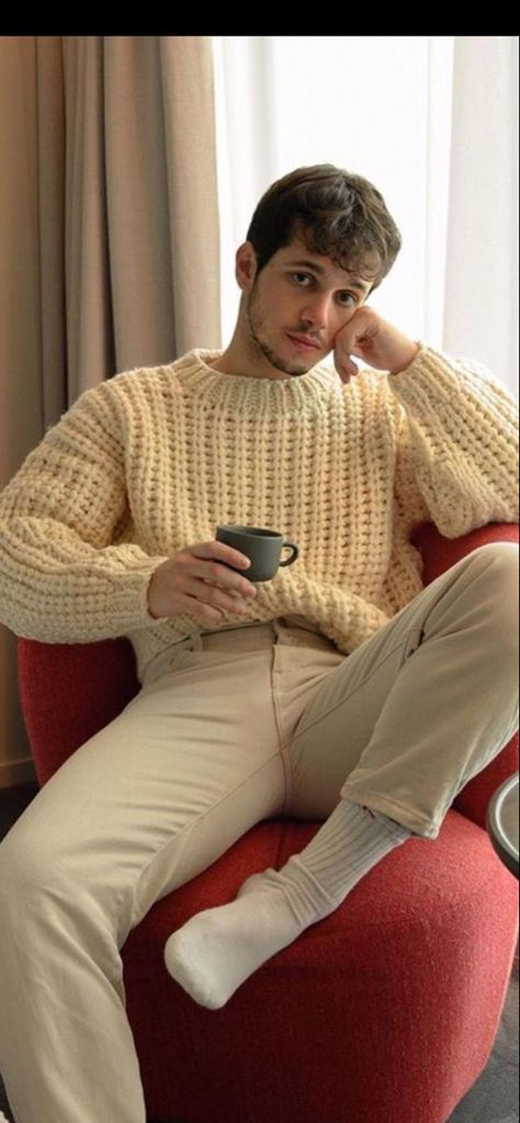 Sweater Outfits Men, Beautiful Women Quotes, Handsome Men Quotes, Handsome Style, Handsome Arab Men, Men Stylish Dress, Mens Outfit Inspiration, Elegante Casual, Men Fashion Casual Outfits