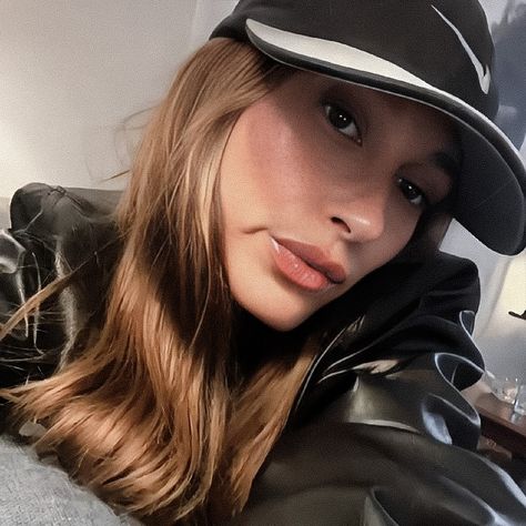 hailey bieber icon Devon Carlson, Ester Exposito, Maggie Lindemann, Cindy Kimberly, Red Icons:), Lily Rose Depp, Girl Inspiration, Girl House, Hailey Baldwin