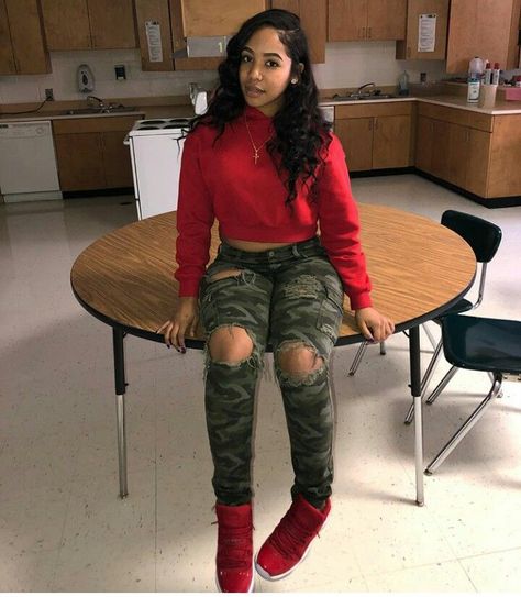 Camo And Red Outfit, Red Sneakers Outfit Women, Jordan 11 Cherry Outfit, Cherry Outfit Ideas, Best Outfit For Women, Red Sneakers Outfit, Jordan Tracksuit, Sneakers Outfit Women, Huaraches Outfit