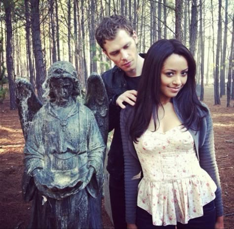 Tvd Rares, Tvd Bts, Diary Movie, Tvd Cast, Dr Aesthetic, Tvdu Cast, The Vampire Diaries 3, Vampire Diaries Guys, Kat Graham