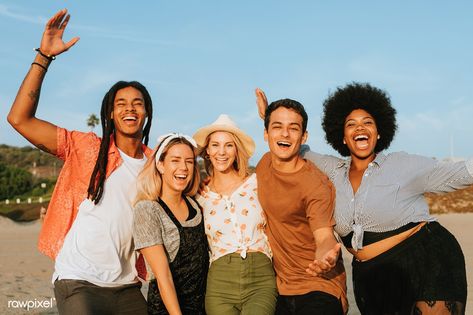 Group of diverse friends hanging out at the beach | premium image by rawpixel.com / McKinsey Outing With Friends Quotes, Friends Group Photo, Friends Hanging Out, Instagram Captions For Friends, Out With Friends, Hanging With Friends, Celebrity Look Alike, Celebrity Style Red Carpet, Summer Friends