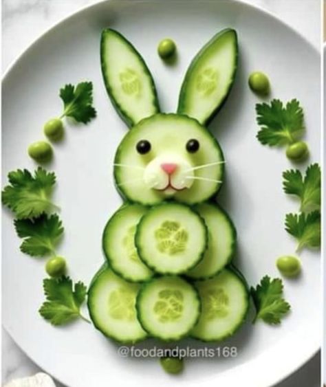 Vegetable Dishes For Kids, Creative Fruit Ideas, Animal Veggie Tray, Rabbit Party Food, Animal Food Ideas, Cute Snacks For Kids, Kids Food Art, Funny Snacks, Food Art Lunch