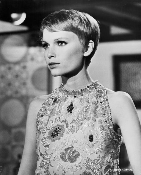 Pale Pink Lips, Hip Hair, Platinum Blonde Pixie, Brunette Pixie, Hair Hack, Mia Farrow, Bella Hair, Dark Brunette, Haircut Inspiration