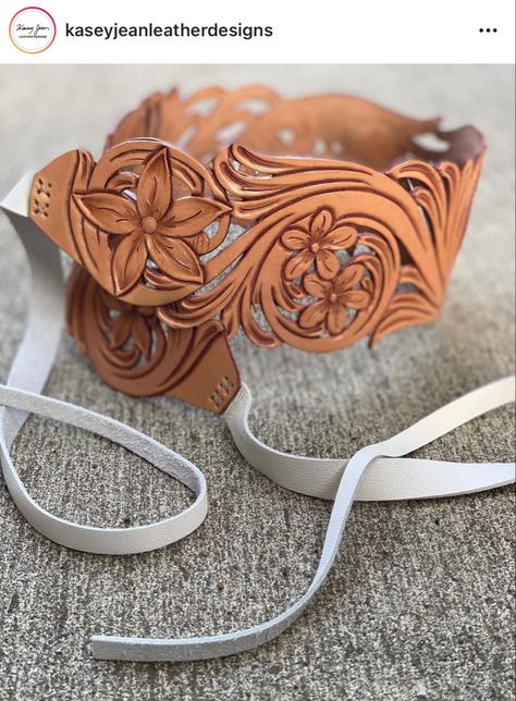 Leather Wedding Belt, Leather Wedding Garter, Leather Working Projects, Custom Leather Work, Leather Hair Accessories, Leather Designs, Leather Tooling Patterns, Leather Diy Crafts, Hip Belt