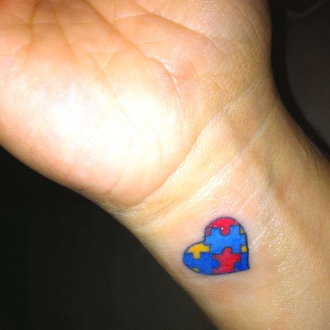 So cute! Maybe under my "confidence" tat? Teacher Tattoos, Puzzle Tattoos, Awareness Tattoo, Mommy Tattoos, Poke Tattoo, Sister Tattoos, Friend Tattoos, Dope Tattoos, Puzzle Piece