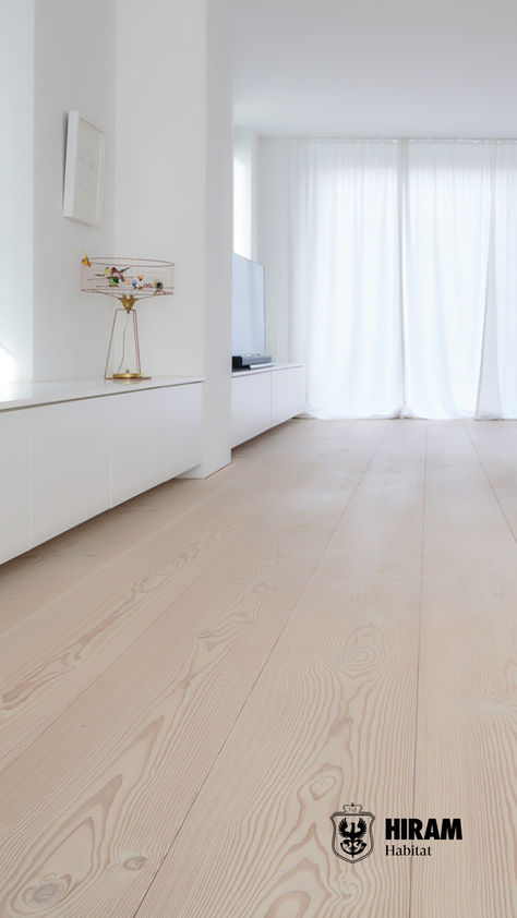 Living room with room-long douglas fir plank floor. The light-colored floorboards fits the dark sofa. Light Floorboards, White Wash Oak Floor, Scandinavian Interior Style, Light Wooden Floor, Lye Soap, White Washed Oak, Classic Interior Design, Wooden Floors, Plank Flooring