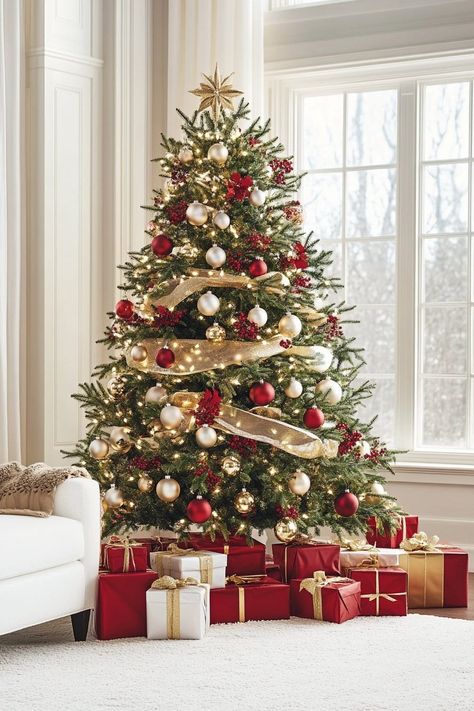 29 Red and Gold Christmas Tree Masterpieces (That Will Make Your Holiday Dreams Come True) - homeideashub.com Deep Red Christmas, Red Gold Christmas Tree, Red Christmas Tree Ideas, Gold And Red Christmas, Christmas Tree Designs, Red Gold Christmas, Red And Gold Christmas, Red And Gold Christmas Tree, Christmas Tree Pictures