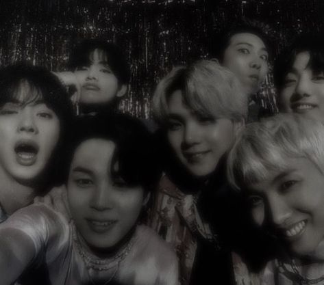 Bts Black And White, All Bts Members, 17 Kpop, Bts Bulletproof, Bts Group Photos, Dark Paradise, Dark Pictures, First Love Bts, Bts Aesthetic Pictures