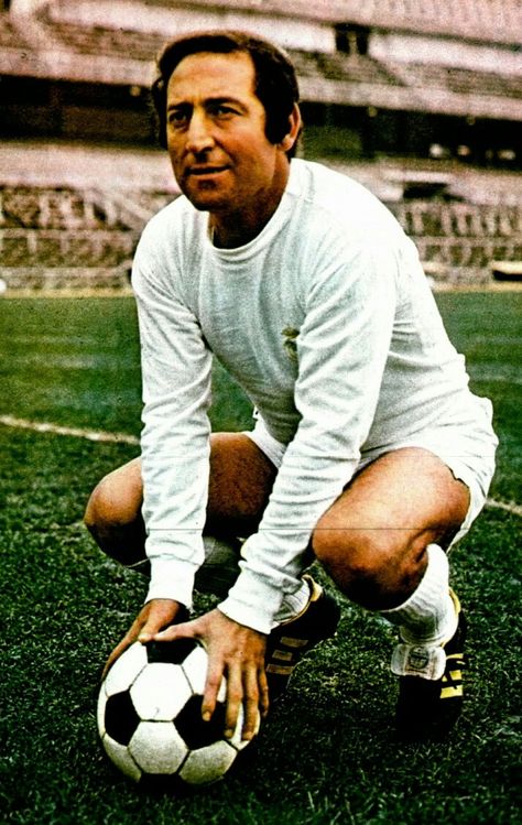 Francisco Gento of Real Madrid in 1972. Francisco Gento, Real Madrid History, Spain Football, Michel Platini, Bobby Charlton, Franz Beckenbauer, Legends Football, Soccer Memes, Real Madrid Players