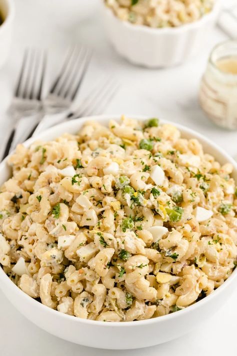 Spicy Horseradish Macaroni Salad easily becomes the star of party with its layers of flavor -think creamy noodles, a punchy-pickled veggie addition and fresh herbs. Macaroni salad is the perfect side dish for every gathering from grilling to potluck celebrations and effortlessly add pizzazz to weeknight dinners. Creamy Noodles, Pig Recipes, Cold Pasta Salads, Macaroni Salad Ingredients, Dessert Waffles, Side Salad Recipes, Tortellini Salad, Best Pasta Salad, Cold Pasta Salad