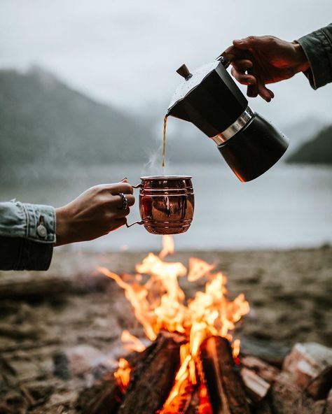 Camping Photoshoot, Camping Inspiration, Camping Photography, Camping Aesthetic, Festival Camping, Camping Coffee, Adventure Photography, Camping Life, Travel Tours