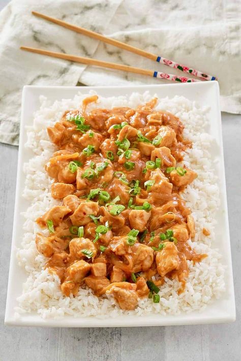 Chicken With Peanut Sauce, Peanut Chicken Recipe, Thai Dinner, Peanut Sauce Chicken, Peanut Butter Chicken, Thai Peanut Chicken, Thai Peanut Sauce, Peanut Butter Sauce, Thai Peanut