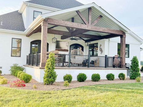 30 Porch Railing Ideas to Accentuate Your Home Exterior Iron Porch Railing Ideas, Black Paned Windows, Garland Front Porch, Iron Porch Railing, Front Porch Railing Ideas, Porch Railing Ideas, House Wrap Around Porch, Wrought Iron Porch Railings, Porch Railing Designs