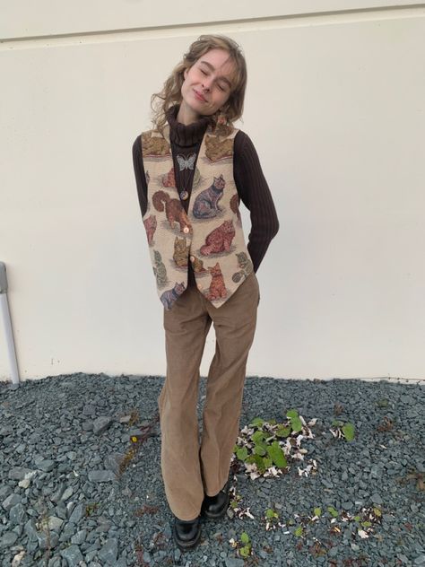 Grandma Vest Outfit, 80s Vest Outfits, Grandmacore Fashion, Fall Winter Capsule Wardrobe, Vest Fits, October Fashion, Grandma Fashion, Fall Vest, Winter Capsule Wardrobe