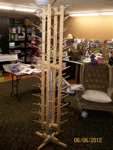 A yarn tree -- cool idea for storage! Yarn Display Ideas, Large Thread Cone Storage, Diy Yarn Skein Holder, Shelf For Yarn, Yarn Storage Ideas, How To Organize Yarn Stash, Wine Rack Yarn Storage, Yarn Display, Knitting Room