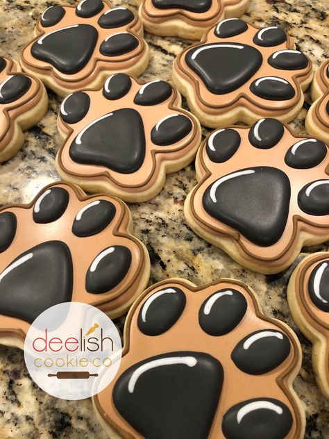 Paw Cookies, Dog Bone Cookies, Dog Cake Recipes, Flooding Cookies, Sugar Cookie Royal Icing, Bone Dog, Dog Bakery, Spring Cookies, Sugar Cookie Designs