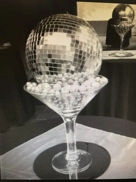 70s Theme Table Centerpiece, 70s Table Decorations, Disco Party Table Decorations, Disco Table Decorations, New Years Eve Centerpiece, Disco Party Centerpiece Ideas, Disco Prom Theme, Disco Ball Centerpiece Ideas, Festa Rock Roll