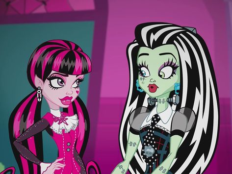 Draculaura And Frankie, Monster High Pictures, Monster High Art, Disney Lover, High Art, Purple Backgrounds, Matching Pfp, Monster High, Purple