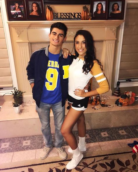 #Veronica and #Archie #CoupleCostume #Halloween #Riverdale #halloween2017 #VeronicaLodge #KJApa #CWRiverdale #Costume #Couple #Cute #HighSchool Cute Couple Halloween Costumes High School, Highschool Couple Halloween Costumes, Archie And Veronica Costume, Riverdale Couple Costumes, Halloween Costumes Riverdale, Riverdale Halloween Costumes, Veronica Lodge Outfits, Couples Costumes Creative, Halloween Costumes College Girls