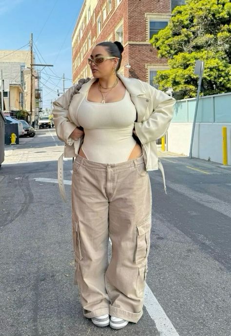 Plus Size Summer Outfits Streetwear, Streetwear Fashion Women Curvy, Streetwear Fashion Women Midsize, Streetware Outfits Woman, Streetwear Plus Size Women, Baddie Plus Size Outfits Summer, Baddie Plus Size Outfits, Baddie Outfits Plus Size, Casual Outfits For Curvy Women