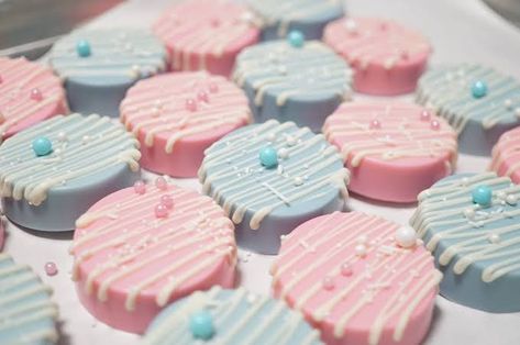 Gender Reveal Dessert, Edible Party Favors, Simple Gender Reveal, Pear Crumble, Chocolate Covered Cookies, Baby Shower Chocolate, Blackberry Syrup, Crumble Cake, Chocolate Covered Treats