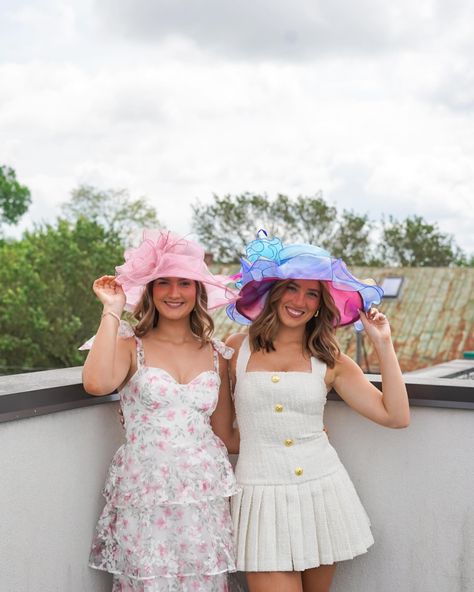 me to mystik dan yesterday 😘 🏇🏇🏇 first kentucky derby in the books! ‘twas a family affair!!! who wants to go back next year? 👀 Kentucky Derby Aesthetic, Derby Girl, Derby Day, Derby Party, Family Affair, Big Little, Hoco Dresses, Kentucky Derby, Race Track