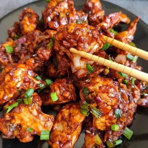 Easy Baked Cauliflower, Vegetable Manchurian, Cauliflower Manchurian, Vegetarian Asian, Indo Chinese Recipes, Chinese Dinner, Manchurian Recipe, Vegetarian Comfort Food, Indian Dinner